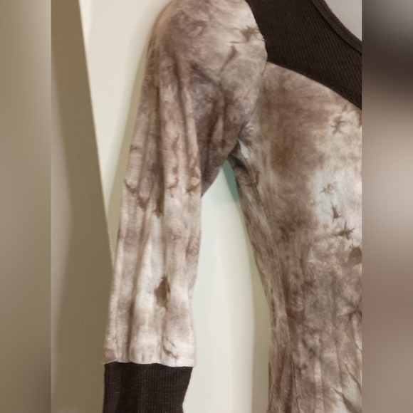 2/$30 DAY TRIP 3/4 sleeve sheer boho coastal cowgirl Tie-Dye Shirt size M - Picture 3 of 8